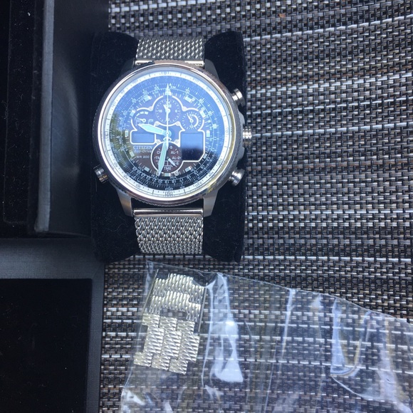 Citizen watch...only worn a hand full of times. - Picture 2 of 5